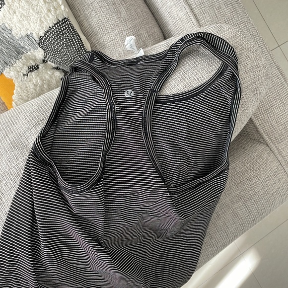 Lululemon work out top - Picture 2 of 2
